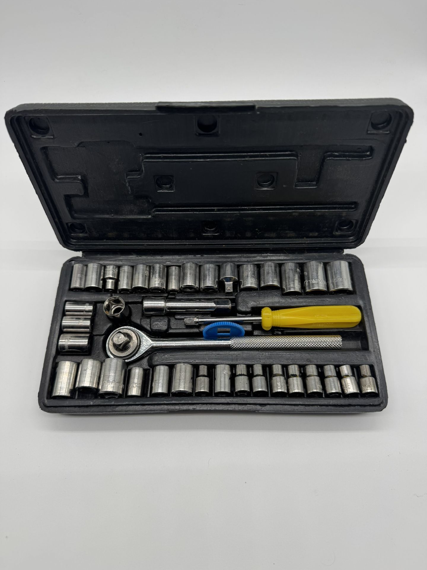 SOCKET 39Pc Metric & Standard SET W/Ratchets