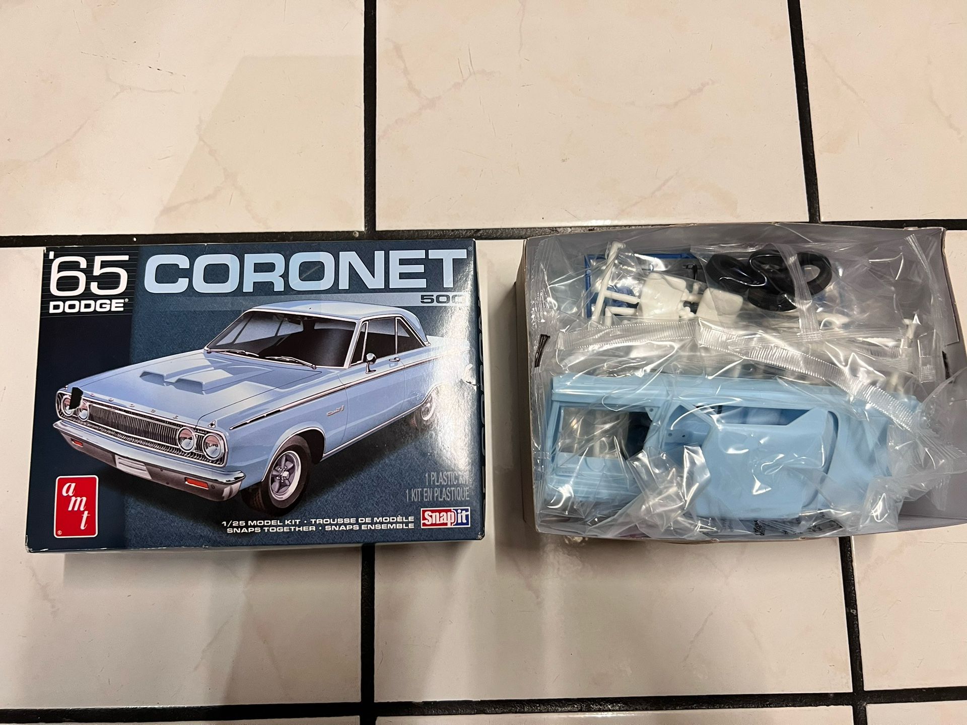 Brand New AMT Dodge 1965 Coronet 1/25 Scale Snap Model Kit (No Glue Required), White, AMT1176 (retail is 50$)