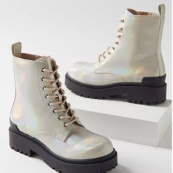 Women Boots Size :8 , Price :$45