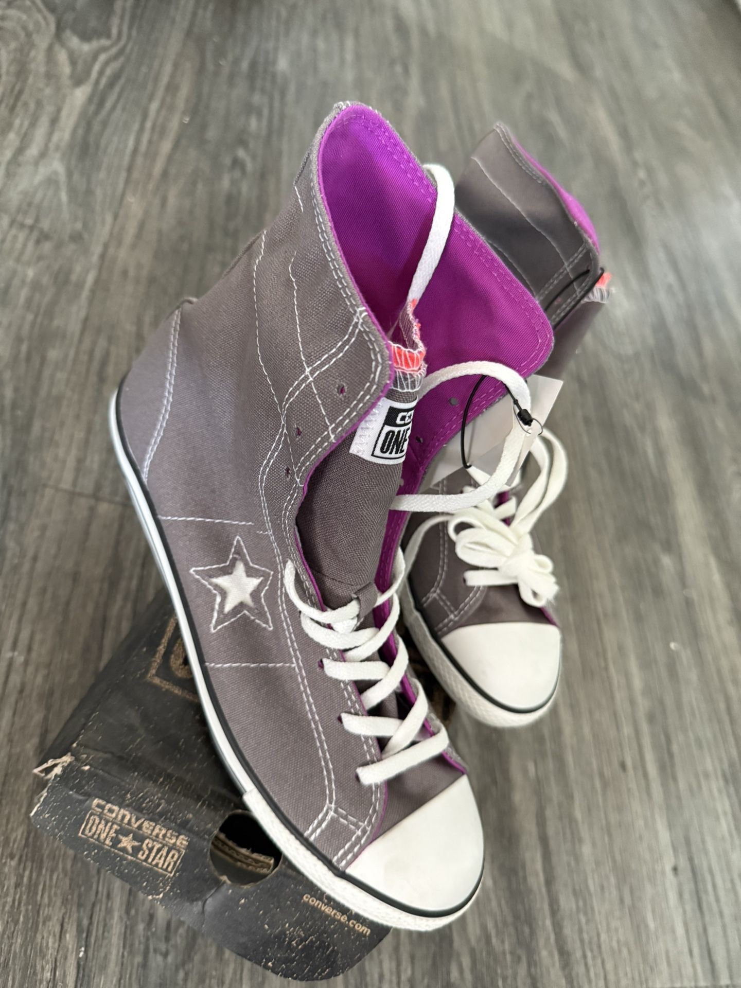 Converse sneakers one star new size 8 W