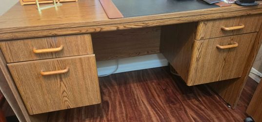 Small Vintage Wood Office Desk. 4 Drawers