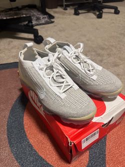 W Nike Zoom Vomero 5 **ONLY WORN ONCE**