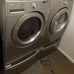 LG Tromm - Washer And Dryer Set Ultra Capacity With Pedestals 