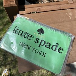 Kate Spade New York Wristlet Zippered Pouch Wallet NWT $88 Green NEW