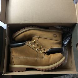 Timberland Size 9 Woman 7 Men