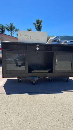 Home entertainment center