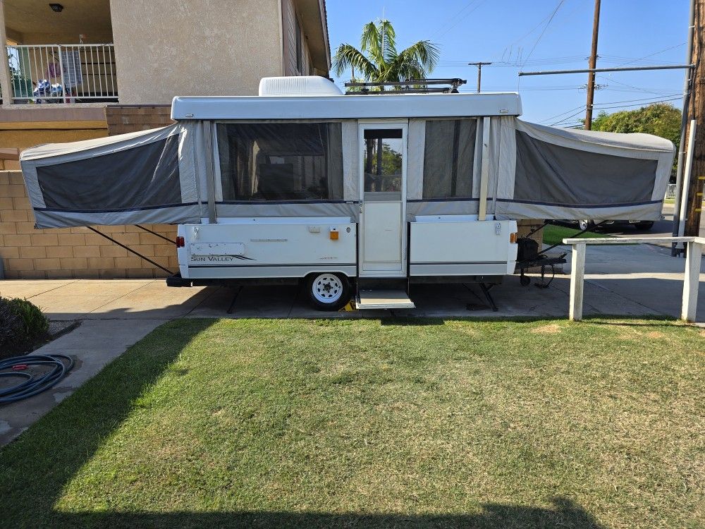 2003 Coleman Pop-Up Trailer 12FT Box A/C Sleeps 8