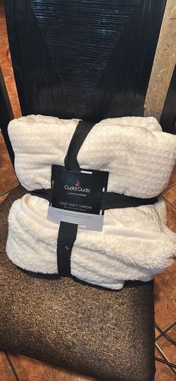 Cozy soft throw blanket