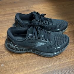 Brooks running shoes size 8 FREE 