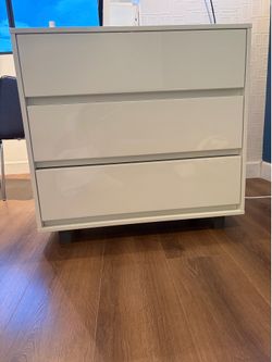 36” Dresser white hi-gloss lacquer