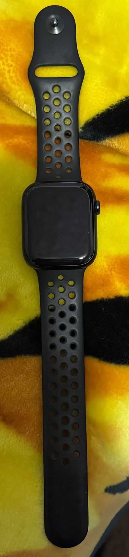 Apple Series 8 Watch 45MM Aluminum 