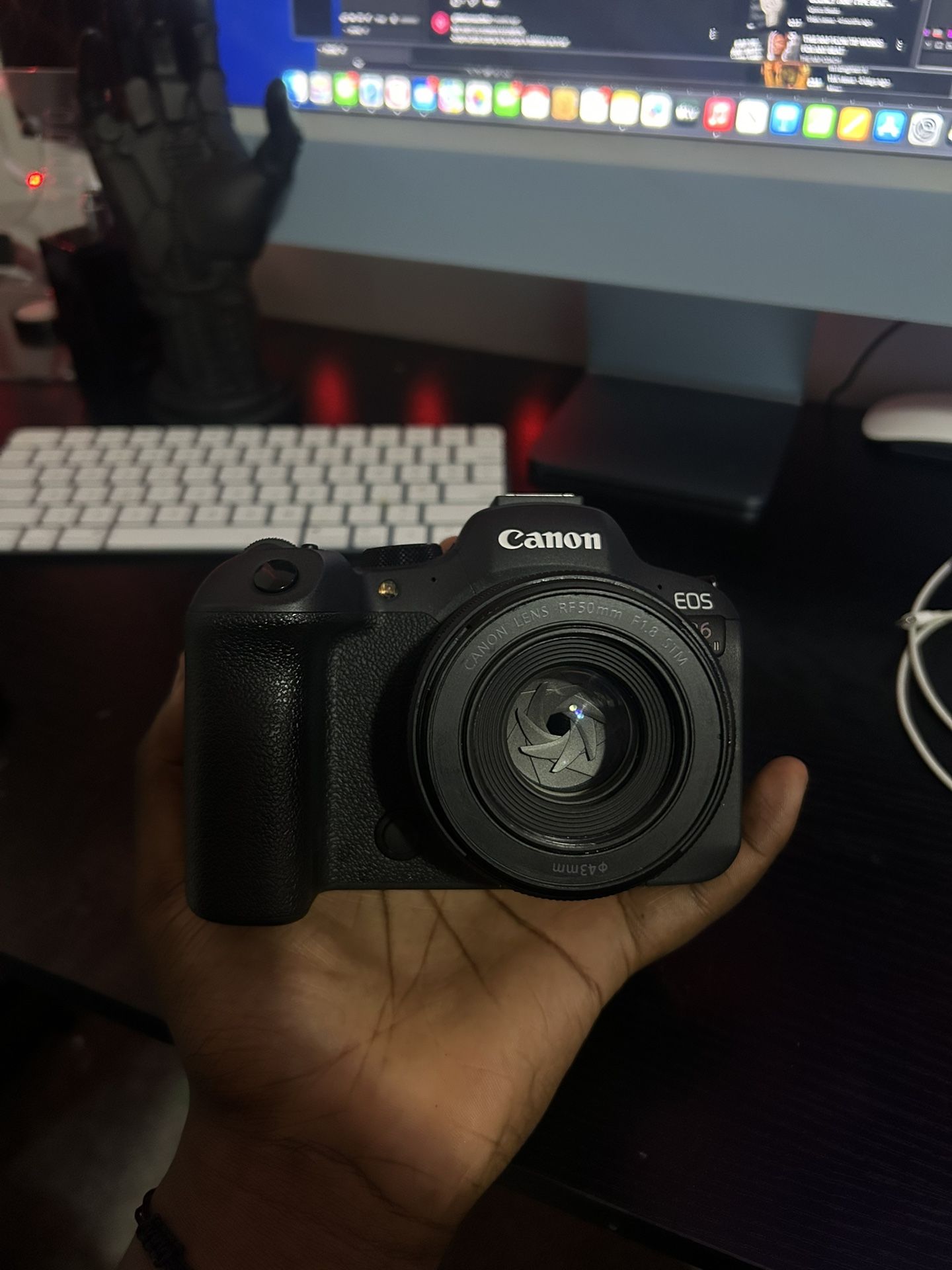 Canon - EOS R6 Mark II Mirrorless Camera + Sony - E 11mm F1.8 APS-C ultra-wide-angle prime lens