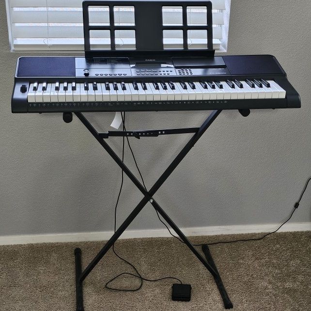 *Opened/Like NEW*Price Lowered--CASIO CT-X800 Keyboard (61-key) w/ Stand & Damper Pedal Included