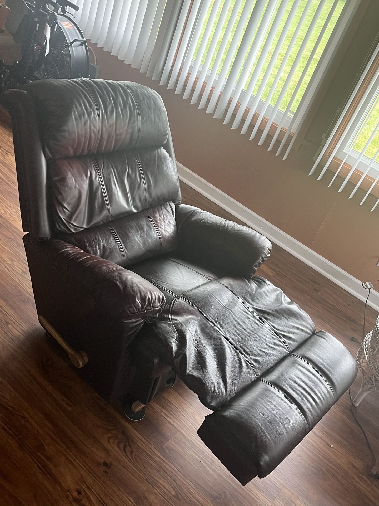 Oversized La-Z-Boy Recliner