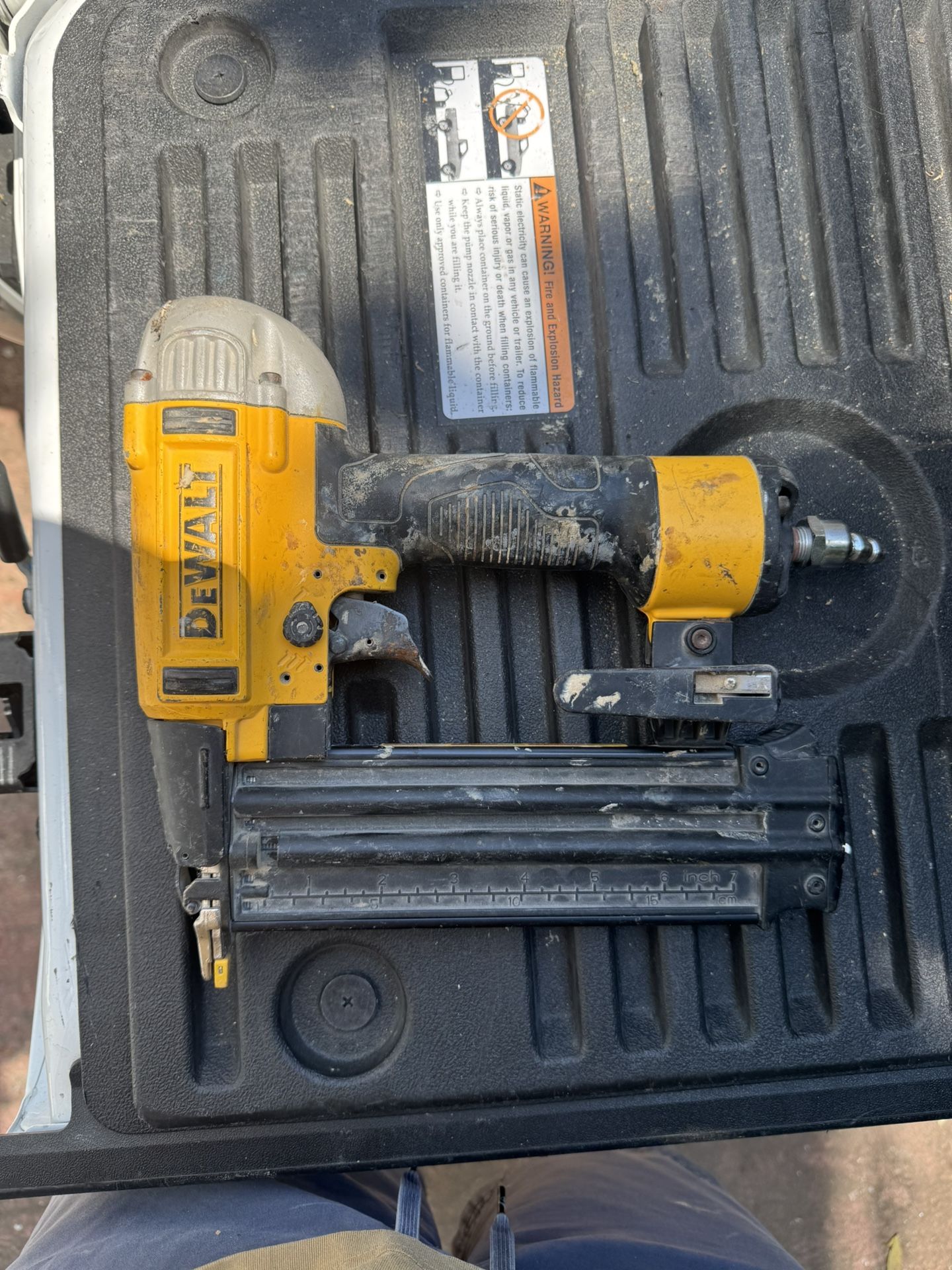 De Walt 18g Brad nailer