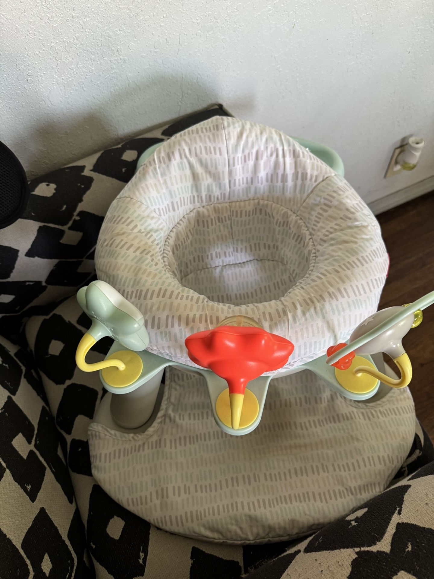 Skip Hop Sit Up/ Floor Activity Chair