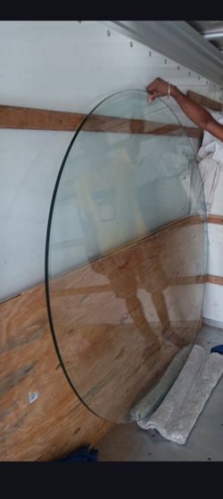 Glass round 6 foot clean no scratches