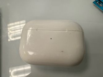 AirPods Pro (lightning charging port version)