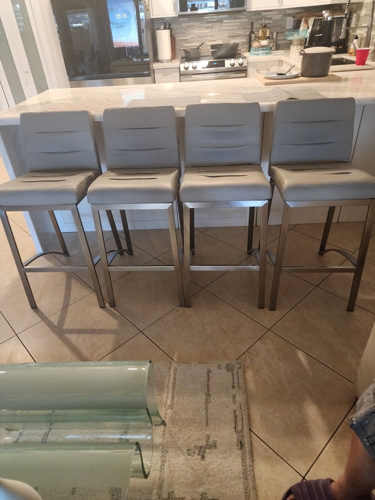 4 Kitchen Counter Stools