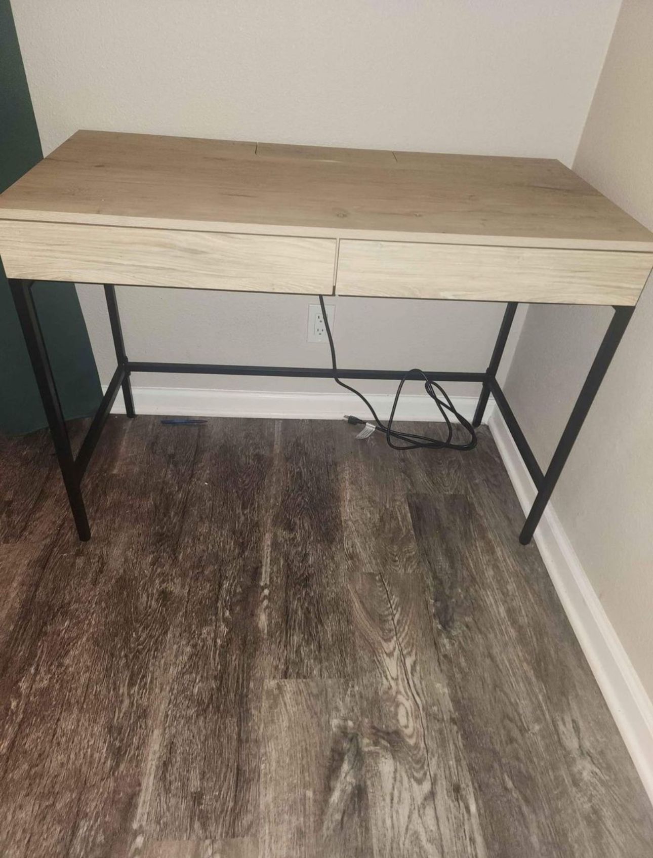 Tan desk vanity from target exallent new condition has plug 🔌 in ports 