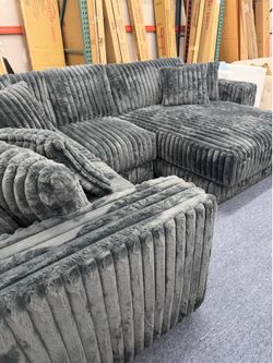 Gray corduroy sectionals — 4th of July SALE‼️ no credit needed