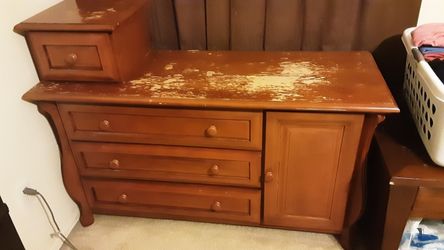 Changing Table - FREE