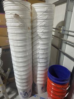 5 gallon Buckets new
