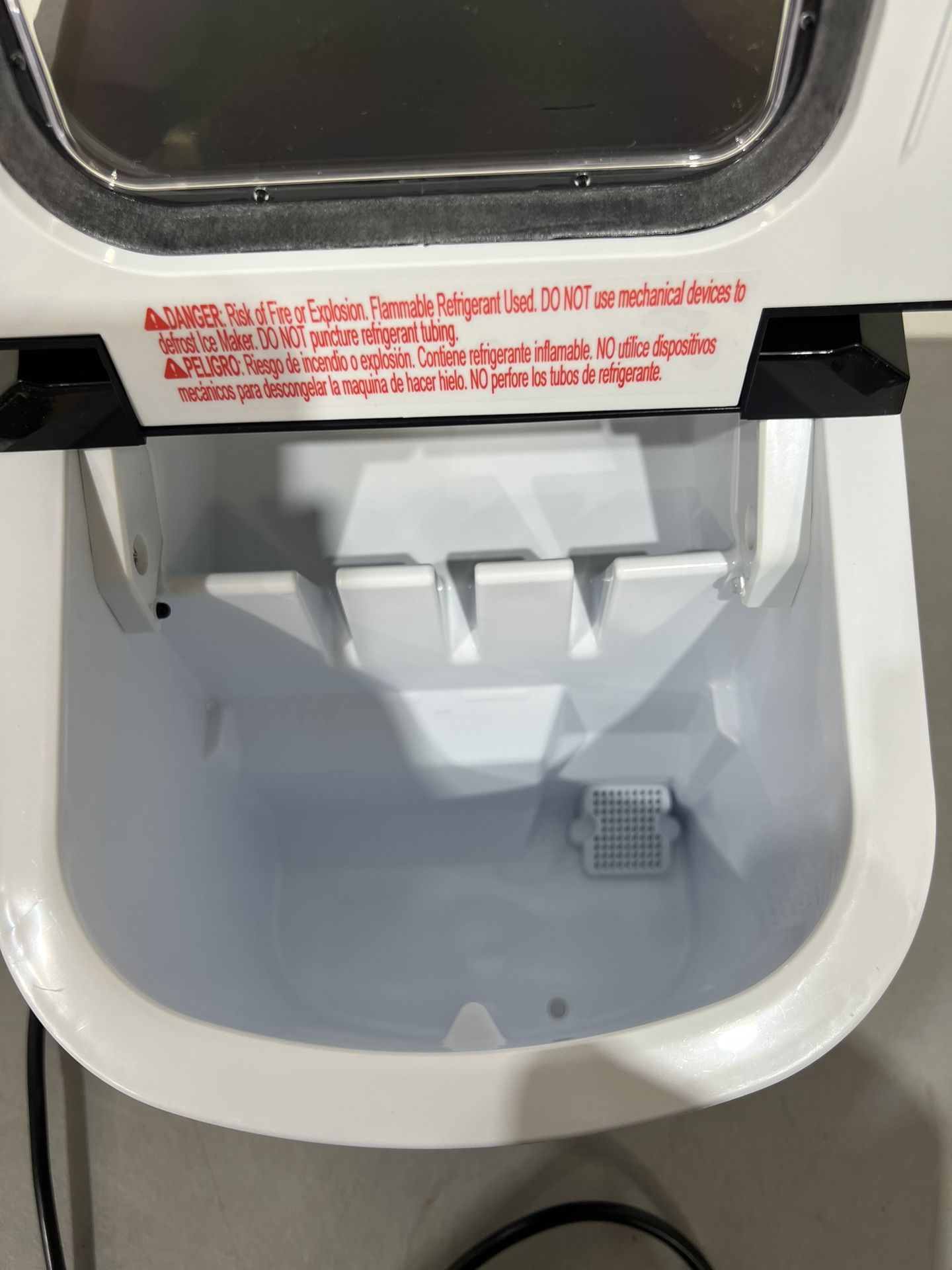 Magic Chef 27 lbs. Portable Countertop Ice Maker in Stainless Steel