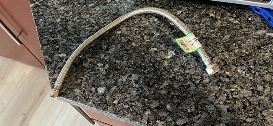 Faucet supply line 20 inch stainless steel  Watts