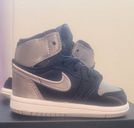 Jordan 1 Retro High OG
(TD) Satin Shadow