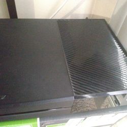 XBOX ONE 500GB USED GOOD CONDITION 