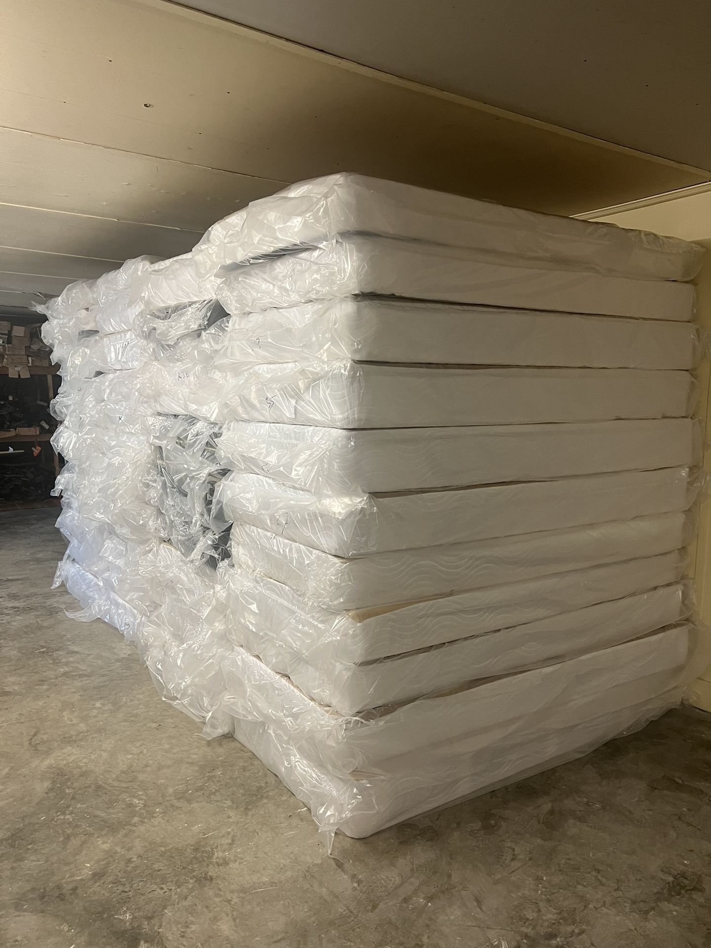 Queen size mattress sets from namebrand manufacturers that are closing their doors retailers a fraction of what they were $600 per set