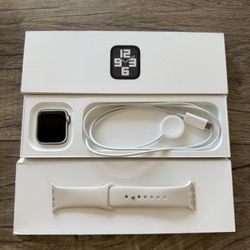 Apple Watch SE (Gen 2) 40mm Starlight