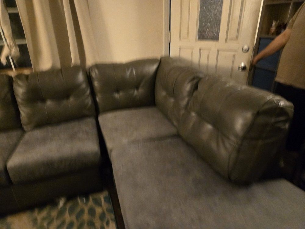 Sectional Chaise Sofa With Ottoman
