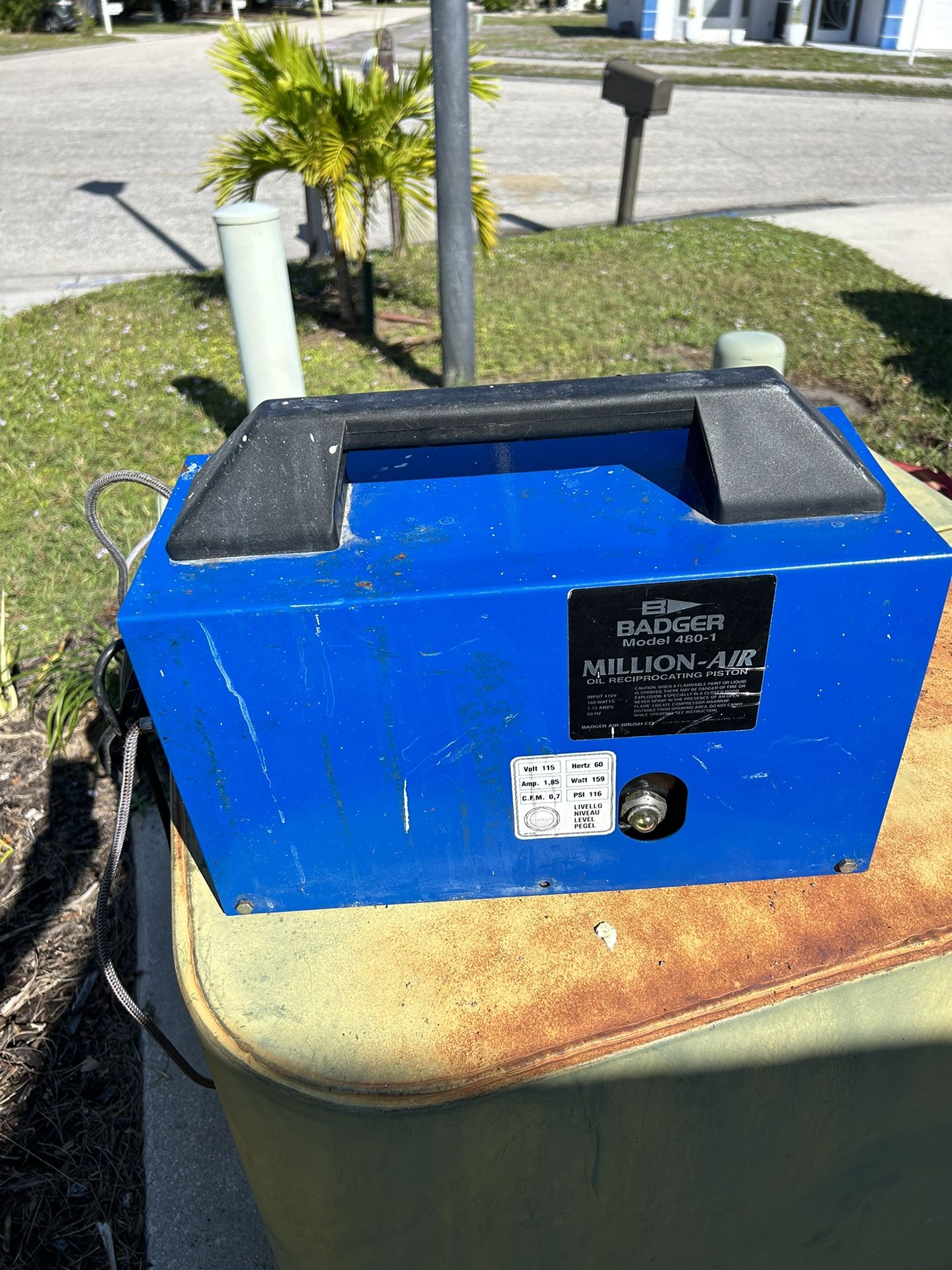 BADGER MILLION-AIR MODEL 480-1 Air Brush Silent Compressor