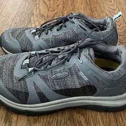 WOMENS KEEN HIKING SHOES