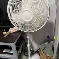 Lasko 16” Oscillating Pedestal Fan – 3 Speed – White 