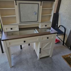 Vanity/Makeup Table 