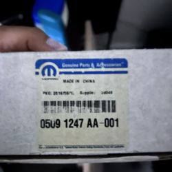 2015 Chrysler Town N Country DVD Remote And DVD Ribbon 