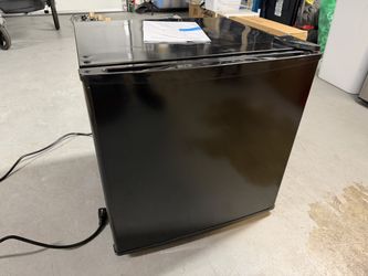 Mainstays 1.7 Cu Ft Compact Mini Refrigerator - Almost New