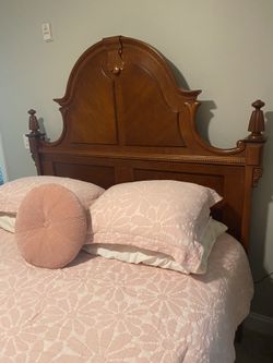 Beautiful Queen Mansion Bed