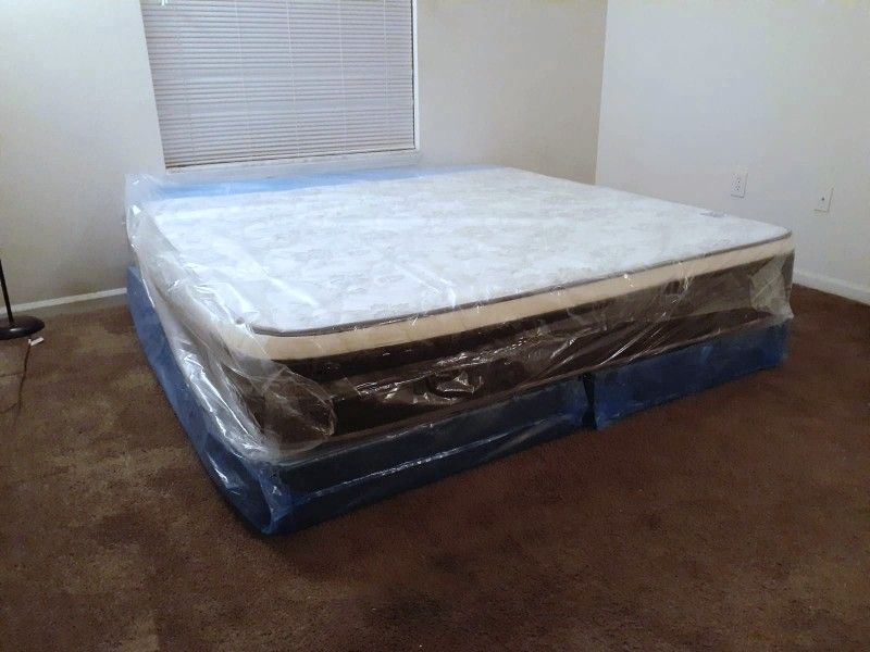 NEW KING-SIZE PILLOW TOP MATTRESS AND BOX SPRING