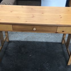 Very nice almost new table desk