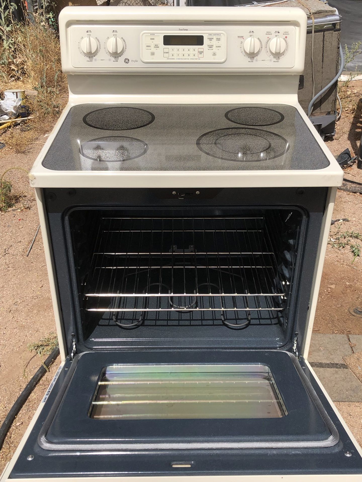 GE True Temp Electric Stove