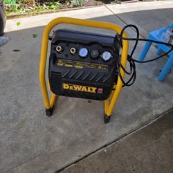 Dewalt 200psi Quiet Compressor Like New $150 Price FIRM/ SEMINUEVA PRECIO FIRME $150