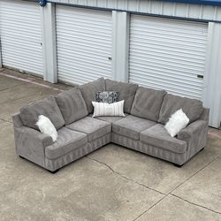🌟LARGE GRAY SECTIONAL COUCH🛋️FREE DELIVERY 🚚‼️