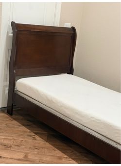 Twin mattress + Bedframe