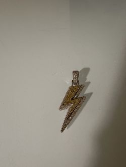 A chain pendent
