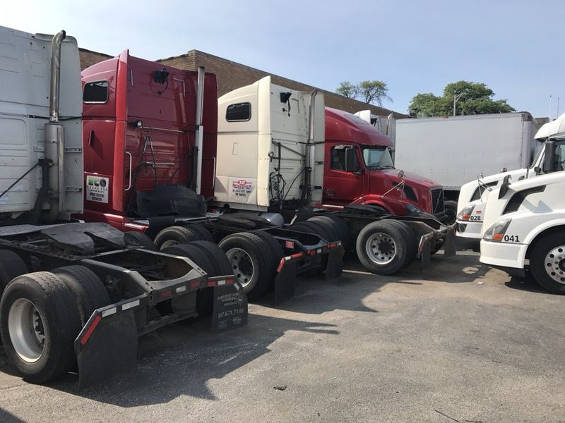 Trucks volvo vnl 670 for parts body engine trans isx cummins only