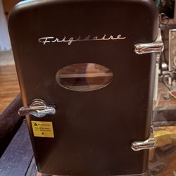 FRIGIDAIRE MINI REFRIGERATOR NEW 